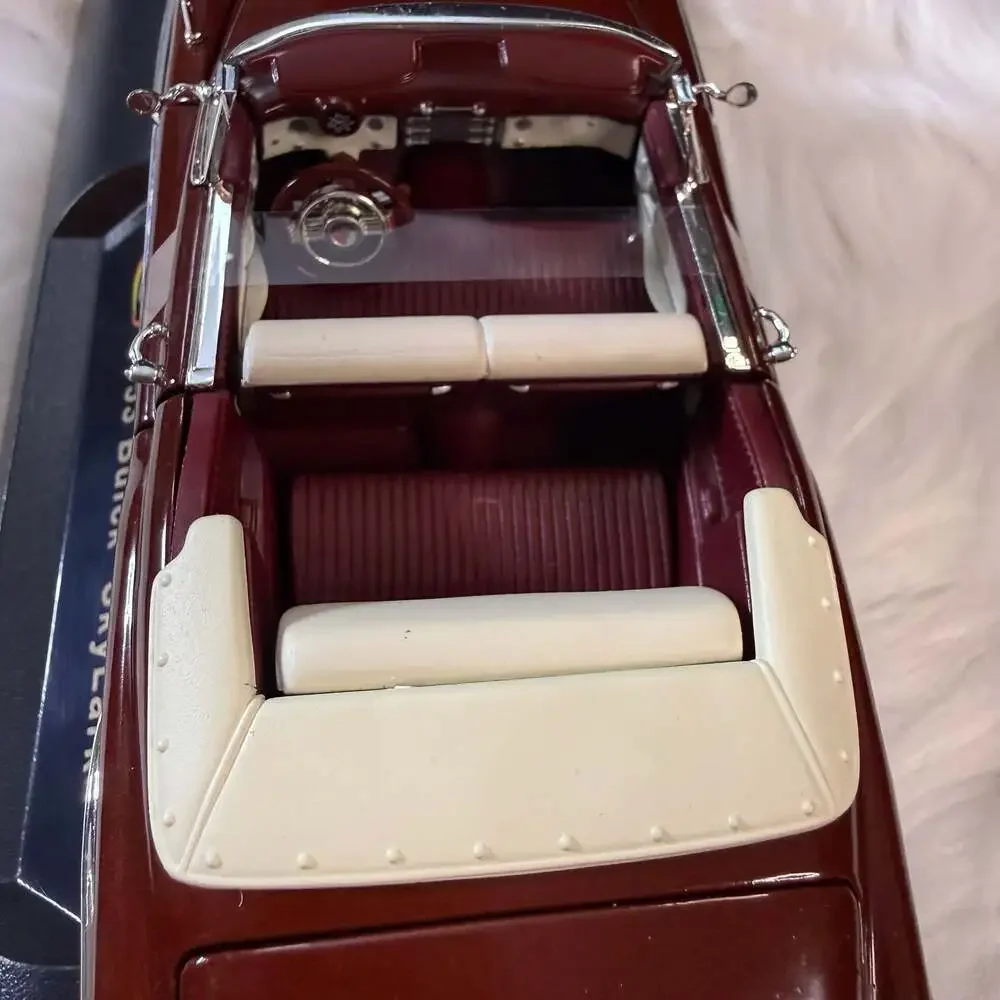 Signature Models 1:32 Scale 1953 Buick Skylark Convertible Diecast Model Car